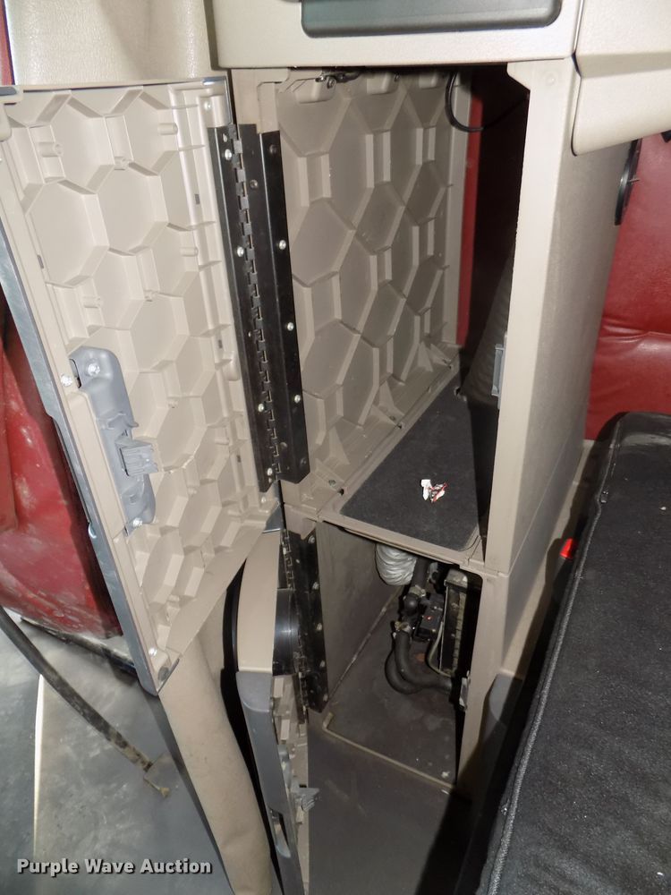 image for item DG2497 2010 Freightliner Cascadia semi truck