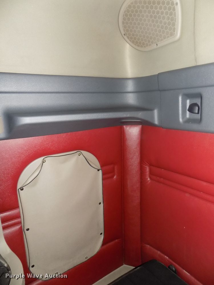 image for item DG2497 2010 Freightliner Cascadia semi truck