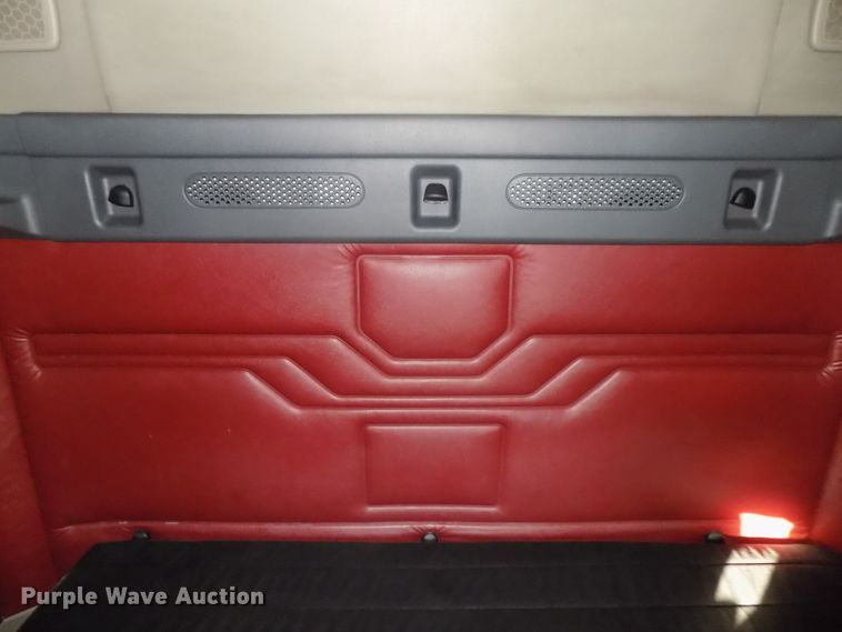 image for item DG2497 2010 Freightliner Cascadia semi truck