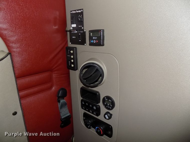 image for item DG2497 2010 Freightliner Cascadia semi truck