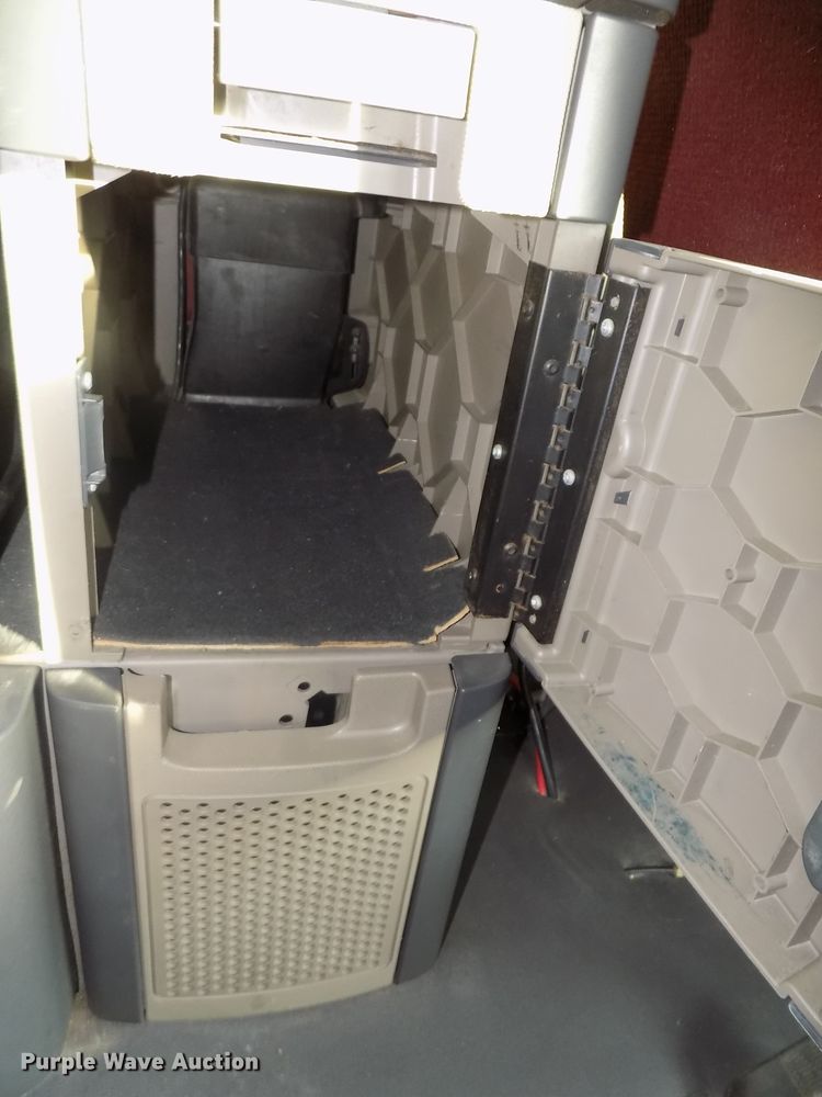 image for item DG2497 2010 Freightliner Cascadia semi truck