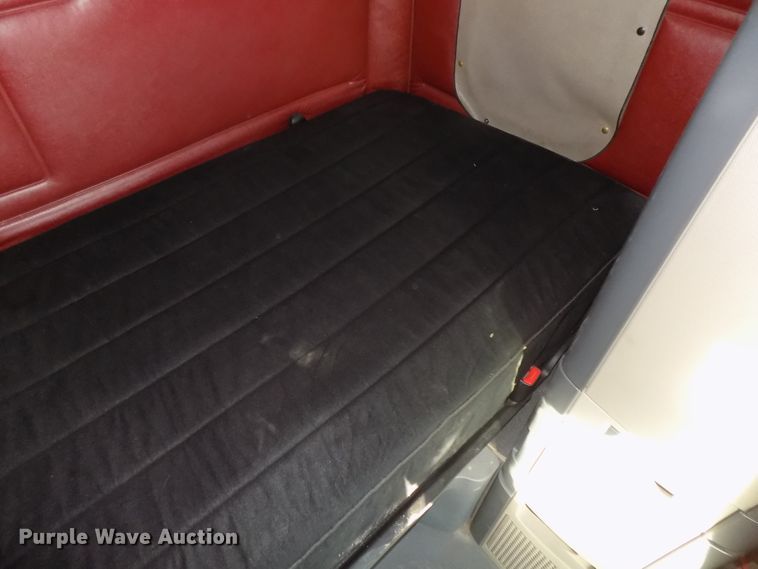 image for item DG2497 2010 Freightliner Cascadia semi truck