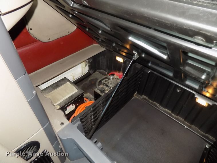 image for item DG2497 2010 Freightliner Cascadia semi truck