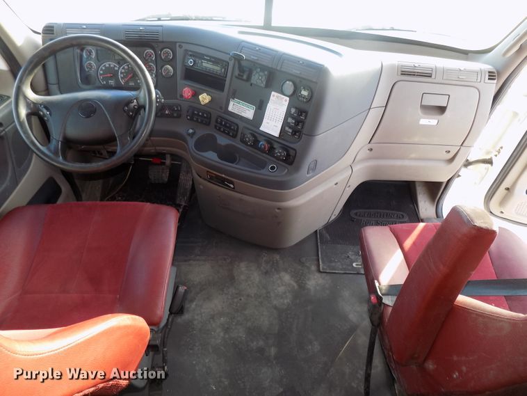 image for item DG2497 2010 Freightliner Cascadia semi truck