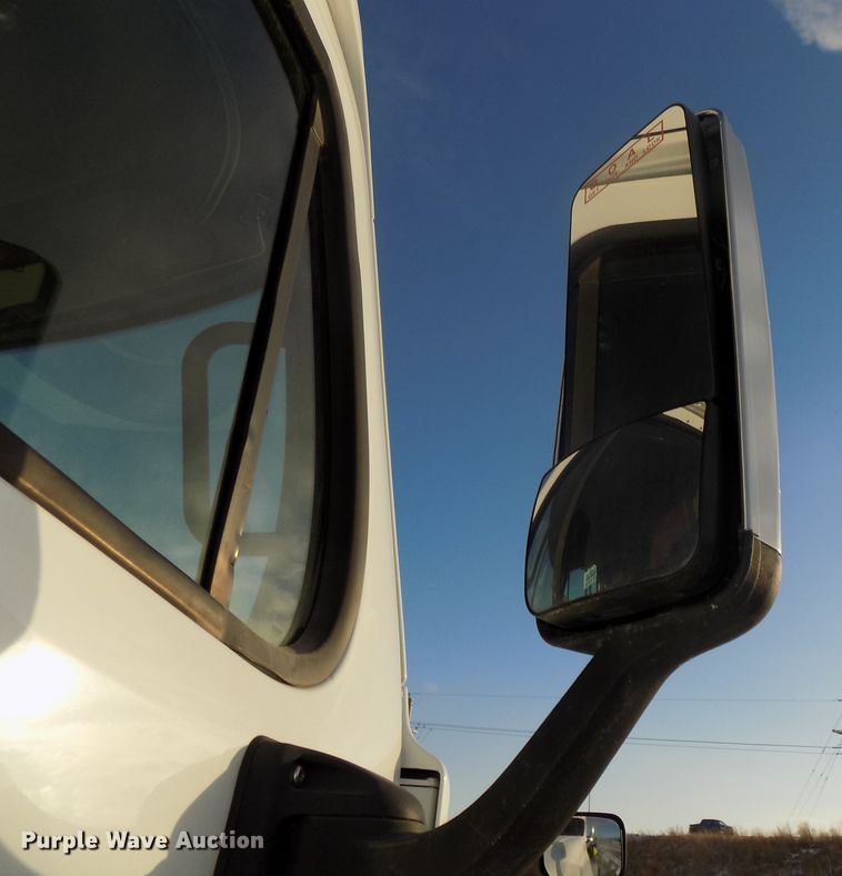 image for item DG2497 2010 Freightliner Cascadia semi truck