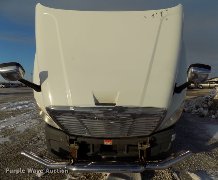 image for item DG2497 2010 Freightliner Cascadia semi truck