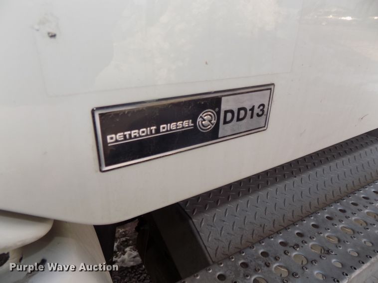 image for item DG2497 2010 Freightliner Cascadia semi truck