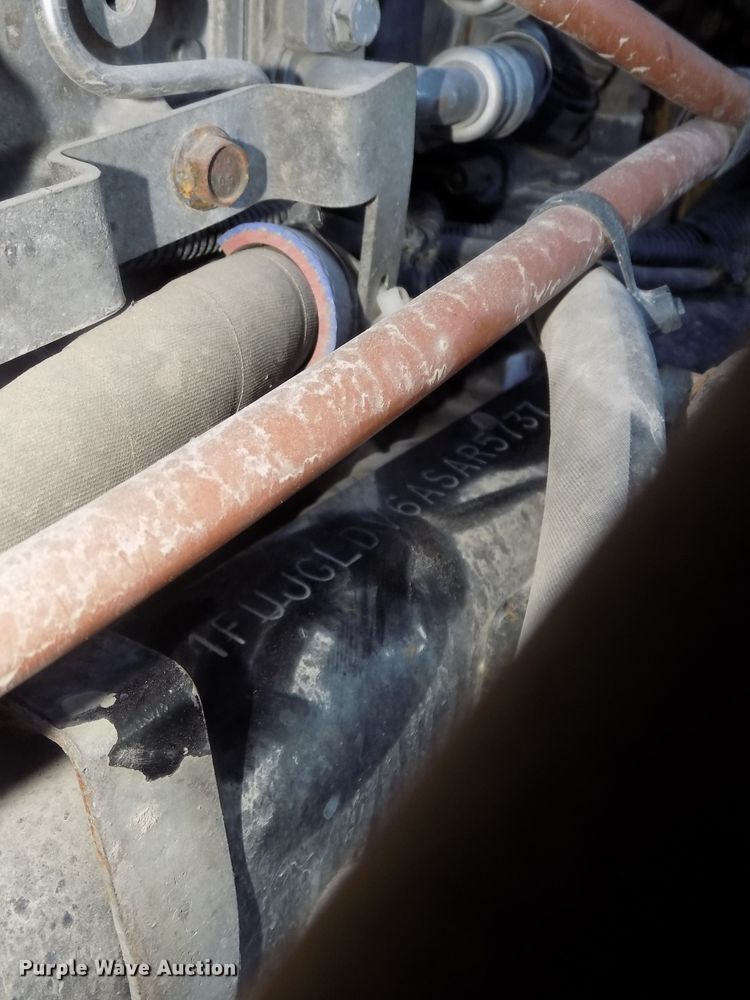 image for item DG2497 2010 Freightliner Cascadia semi truck