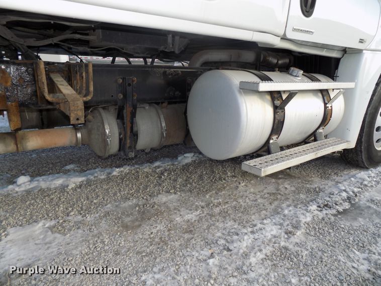 image for item DG2497 2010 Freightliner Cascadia semi truck