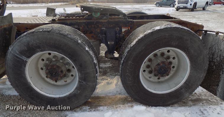 image for item DG2497 2010 Freightliner Cascadia semi truck