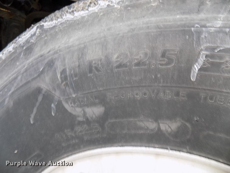 image for item DG2497 2010 Freightliner Cascadia semi truck