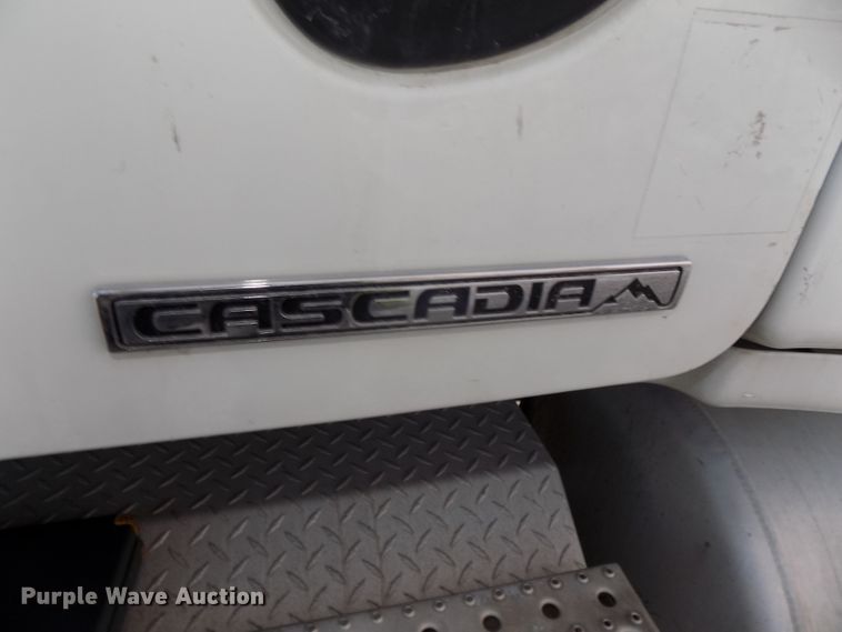 image for item DG2497 2010 Freightliner Cascadia semi truck