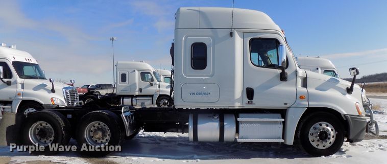 image for item DG2498 2012 Freightliner Cascadia semi truck