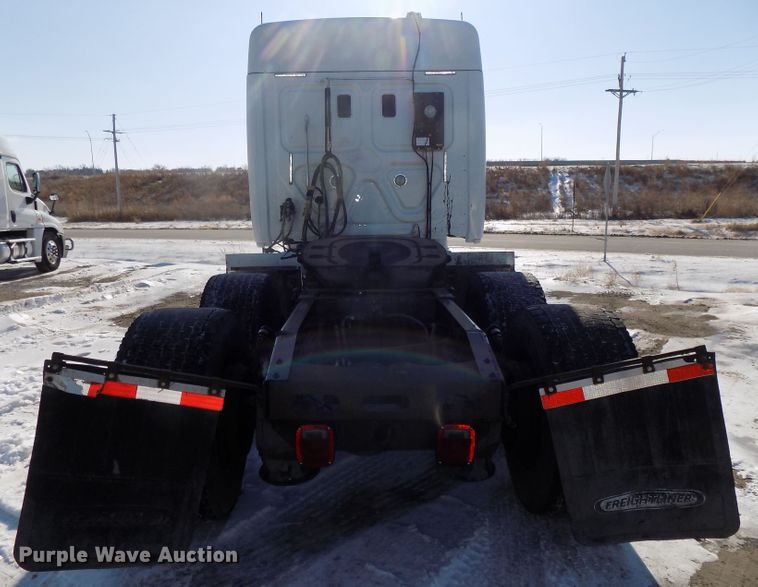 image for item DG2498 2012 Freightliner Cascadia semi truck