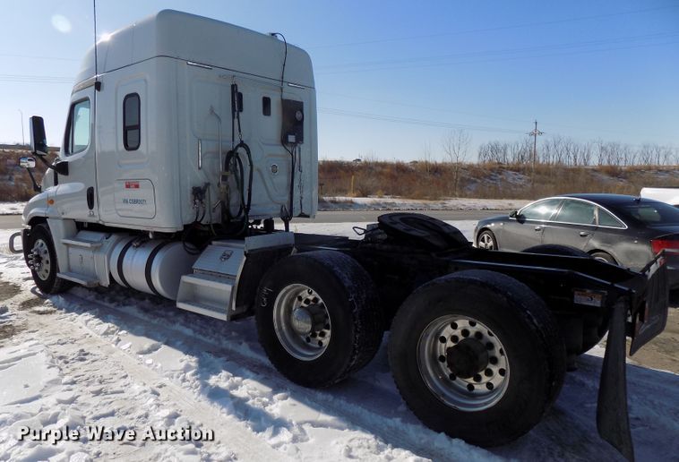 image for item DG2498 2012 Freightliner Cascadia semi truck