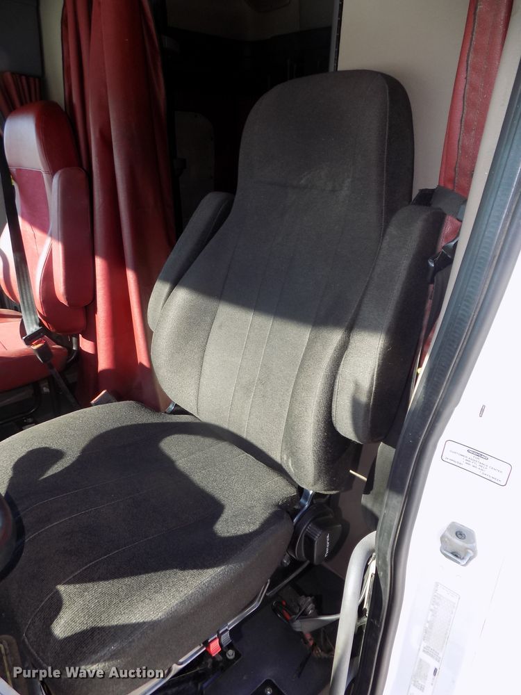 image for item DG2498 2012 Freightliner Cascadia semi truck