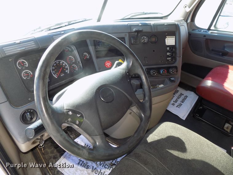 image for item DG2498 2012 Freightliner Cascadia semi truck