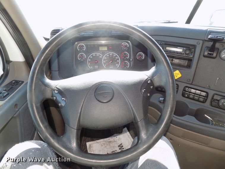 image for item DG2498 2012 Freightliner Cascadia semi truck