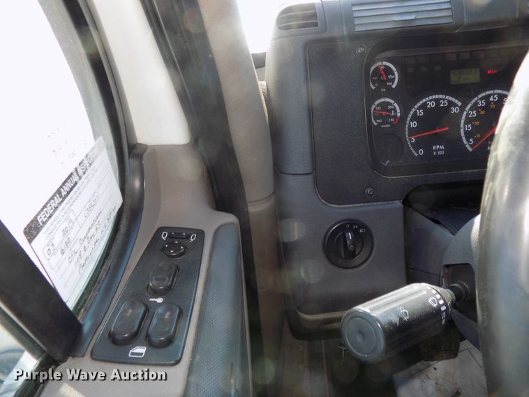 image for item DG2498 2012 Freightliner Cascadia semi truck