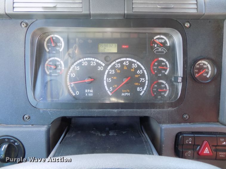 image for item DG2498 2012 Freightliner Cascadia semi truck