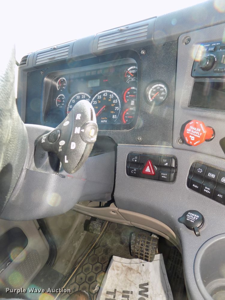 image for item DG2498 2012 Freightliner Cascadia semi truck