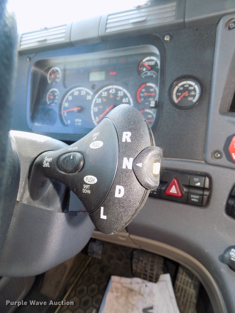 image for item DG2498 2012 Freightliner Cascadia semi truck