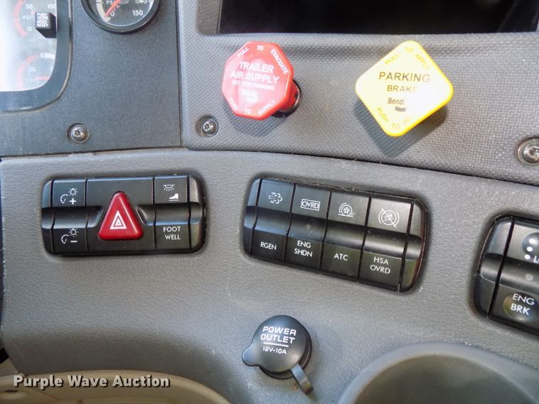 image for item DG2498 2012 Freightliner Cascadia semi truck