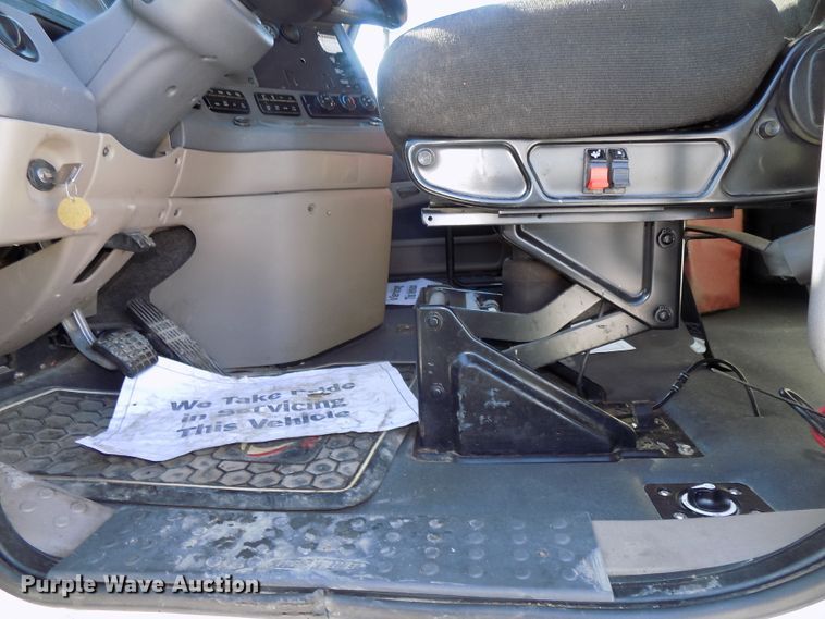 image for item DG2498 2012 Freightliner Cascadia semi truck