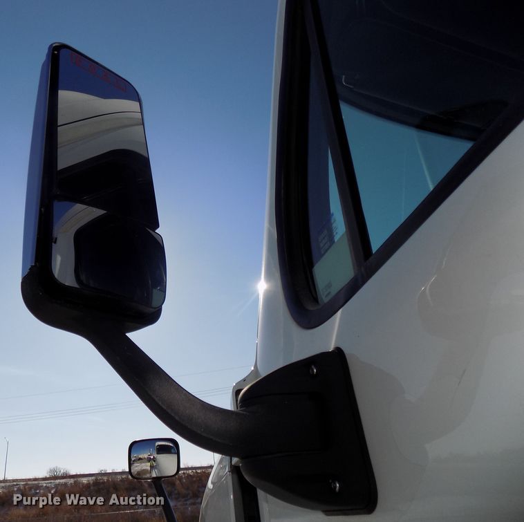 image for item DG2498 2012 Freightliner Cascadia semi truck