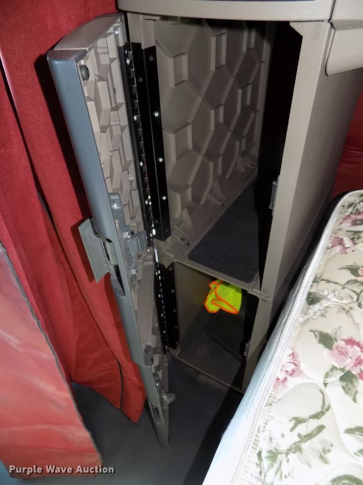 image for item DG2498 2012 Freightliner Cascadia semi truck