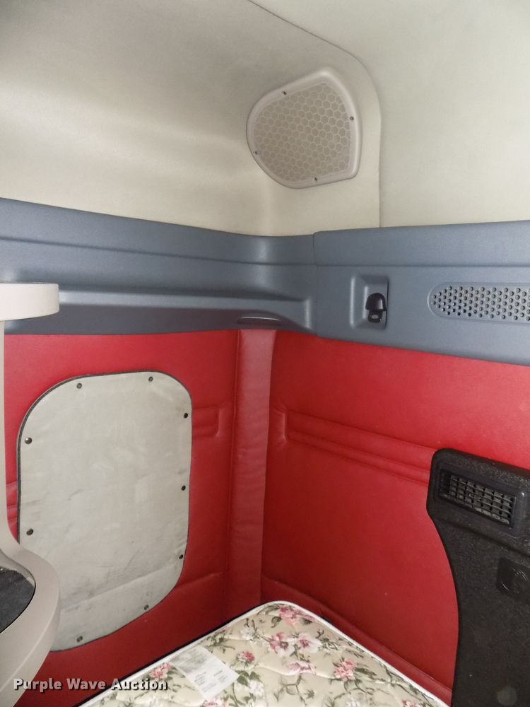 image for item DG2498 2012 Freightliner Cascadia semi truck