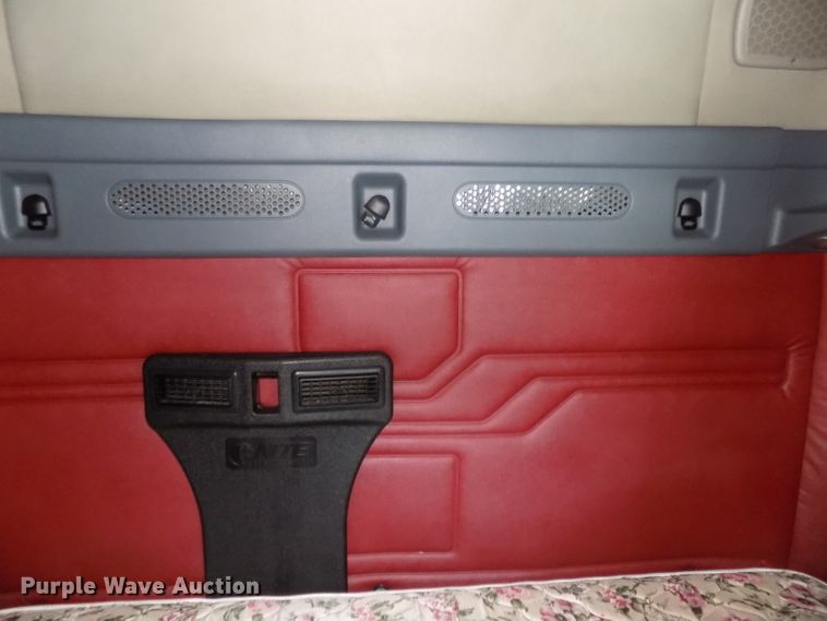 image for item DG2498 2012 Freightliner Cascadia semi truck