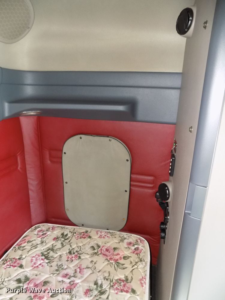 image for item DG2498 2012 Freightliner Cascadia semi truck