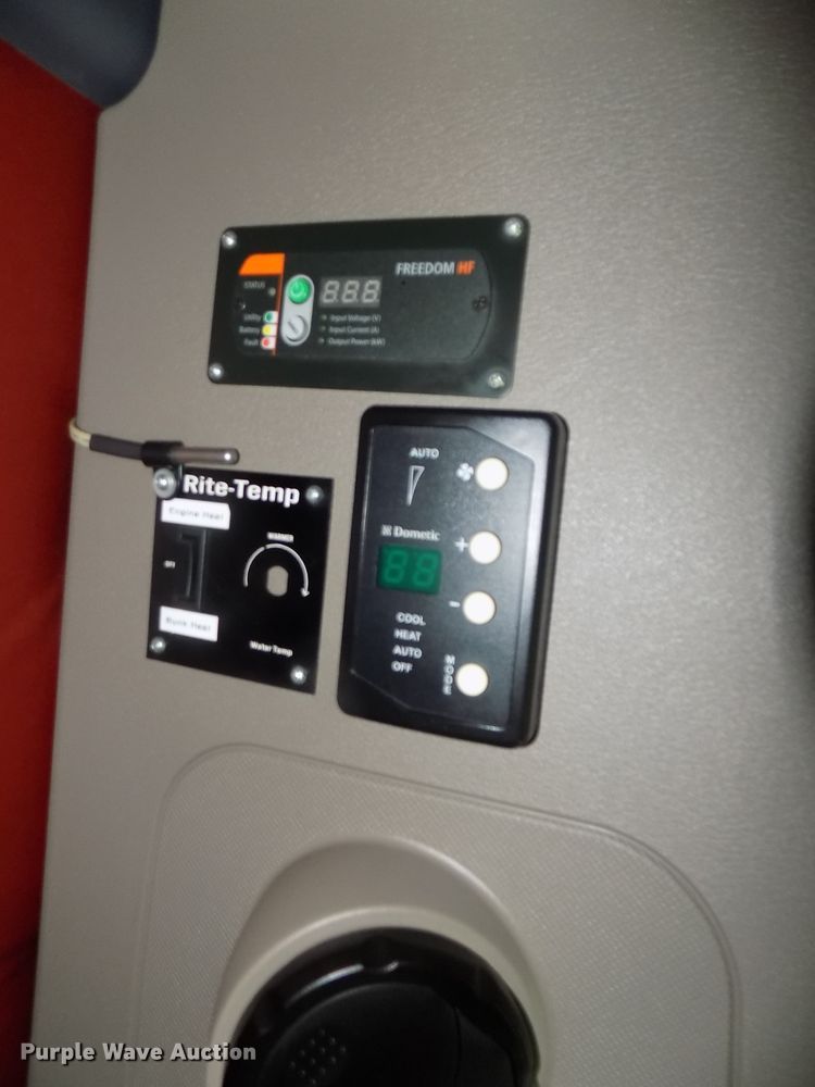 image for item DG2498 2012 Freightliner Cascadia semi truck