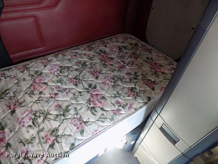 image for item DG2498 2012 Freightliner Cascadia semi truck