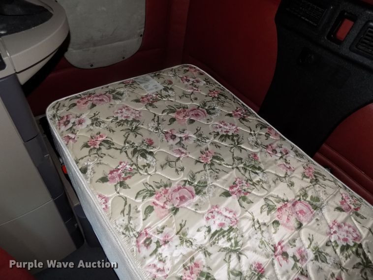 image for item DG2498 2012 Freightliner Cascadia semi truck