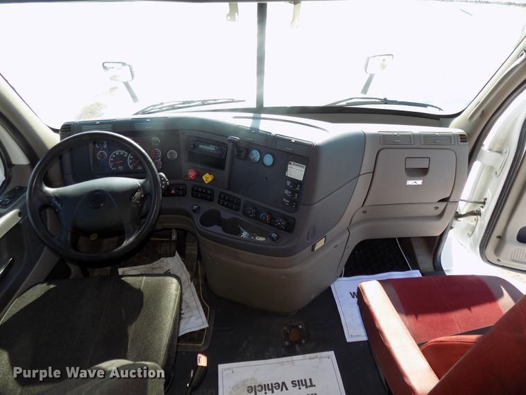 image for item DG2498 2012 Freightliner Cascadia semi truck