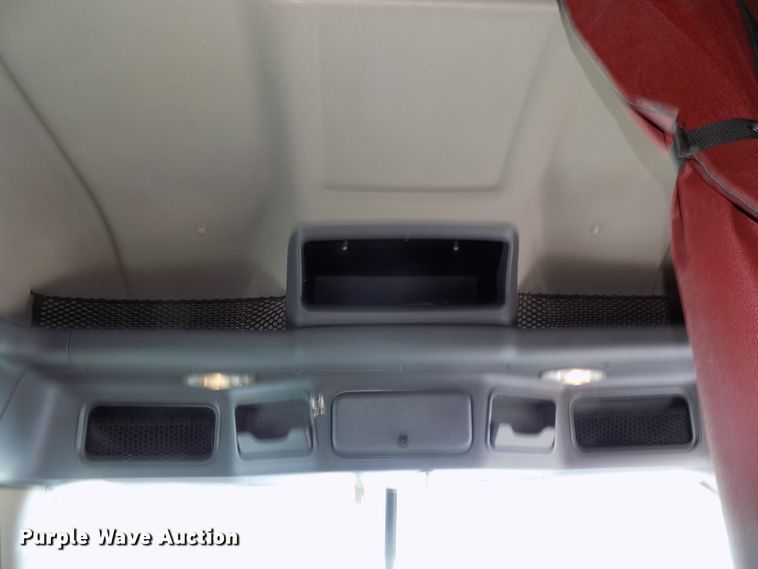 image for item DG2498 2012 Freightliner Cascadia semi truck