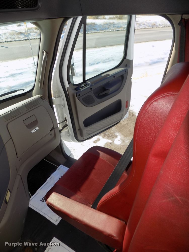 image for item DG2498 2012 Freightliner Cascadia semi truck