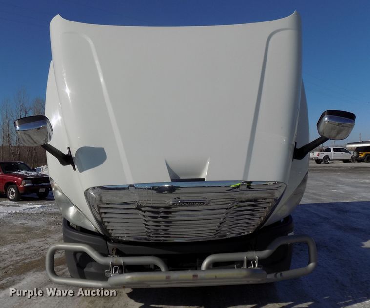 image for item DG2498 2012 Freightliner Cascadia semi truck