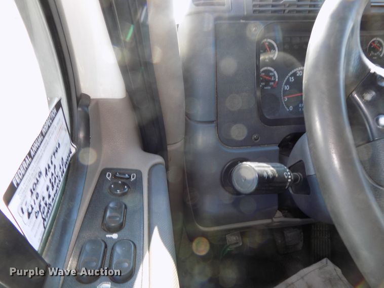 image for item DG2499 2010 Freightliner Cascadia semi truck