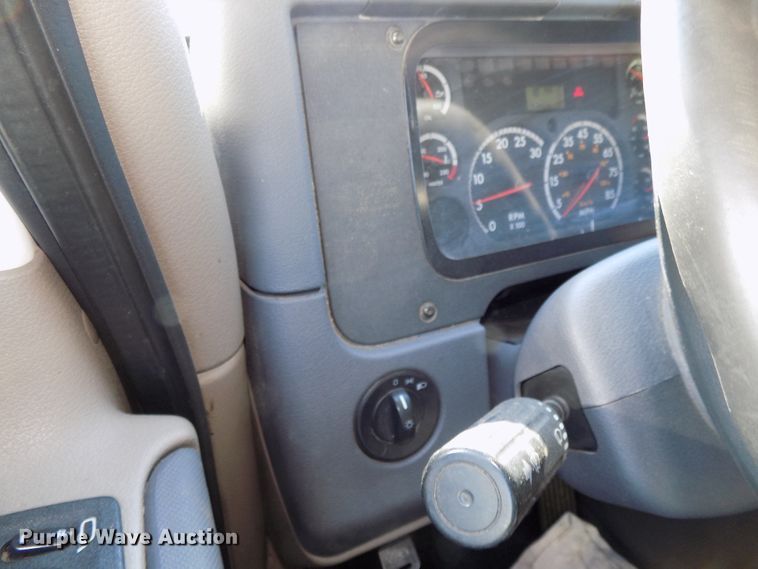 image for item DG2499 2010 Freightliner Cascadia semi truck