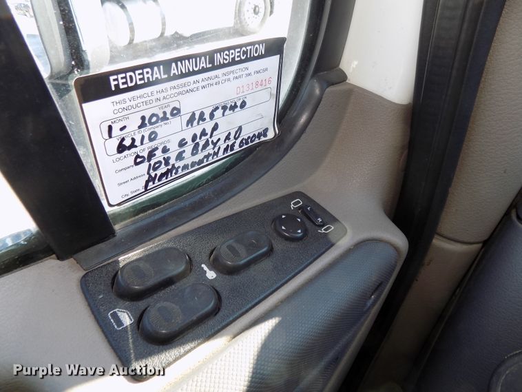 image for item DG2499 2010 Freightliner Cascadia semi truck