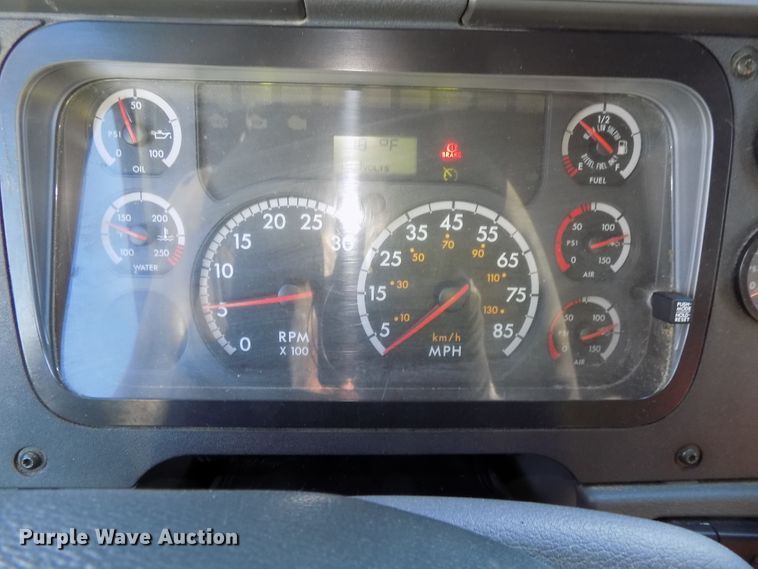 image for item DG2499 2010 Freightliner Cascadia semi truck