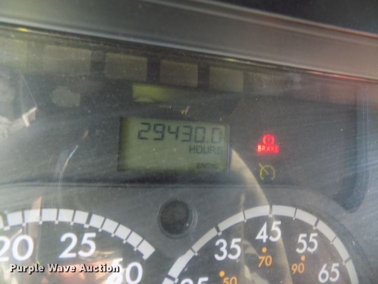 image for item DG2499 2010 Freightliner Cascadia semi truck