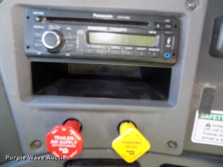 image for item DG2499 2010 Freightliner Cascadia semi truck