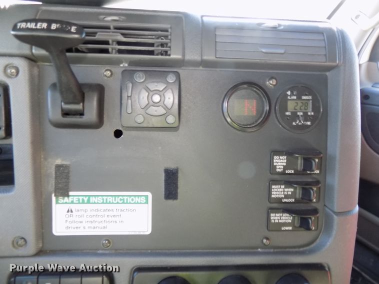 image for item DG2499 2010 Freightliner Cascadia semi truck