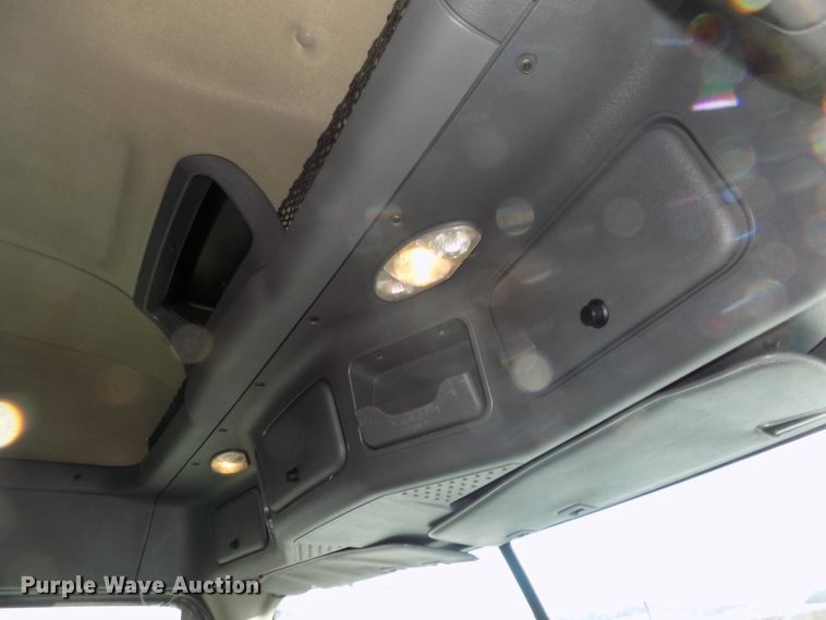 image for item DG2499 2010 Freightliner Cascadia semi truck