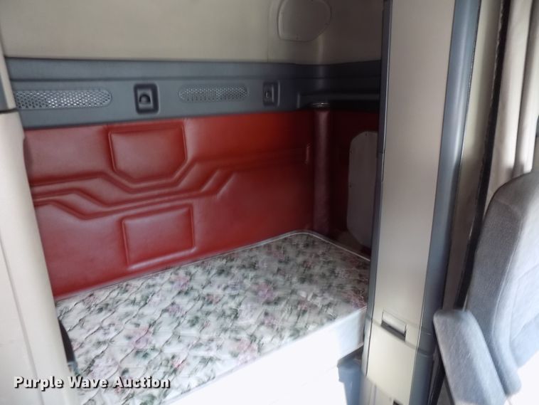 image for item DG2499 2010 Freightliner Cascadia semi truck