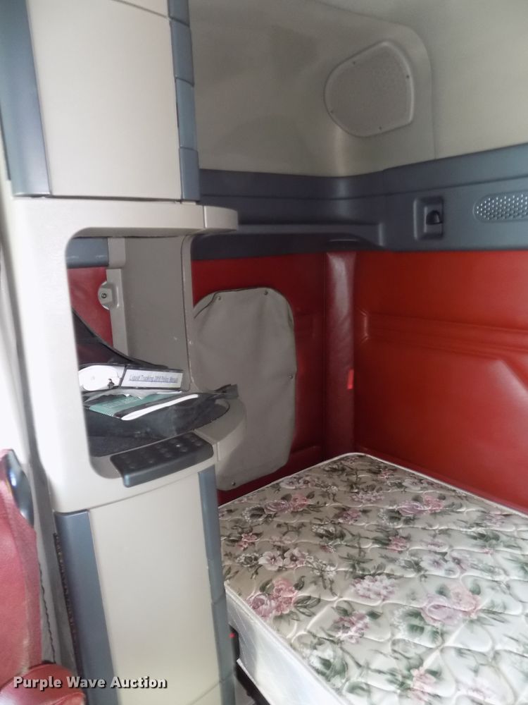 image for item DG2499 2010 Freightliner Cascadia semi truck